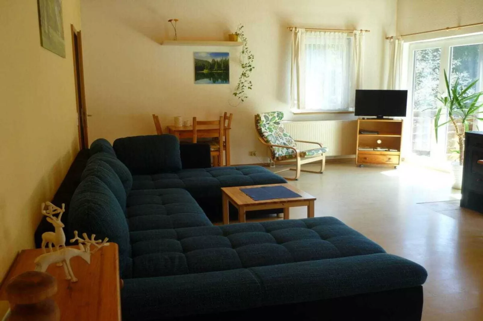 51776-Living room