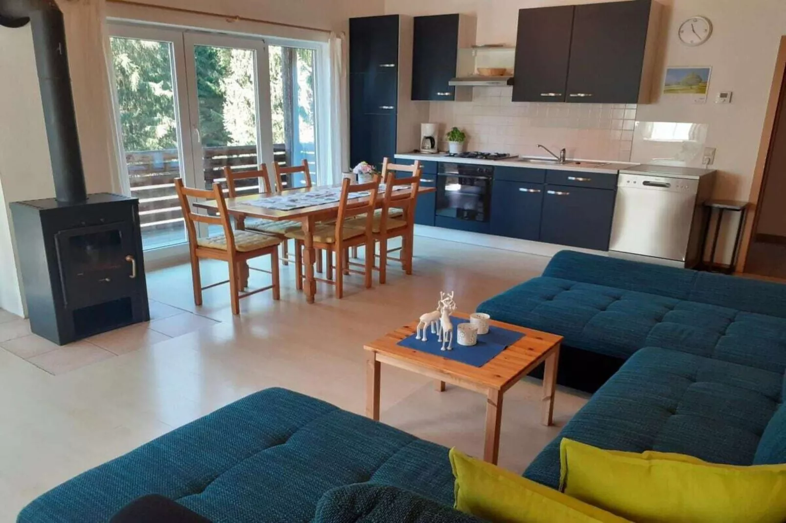 51776-Living room