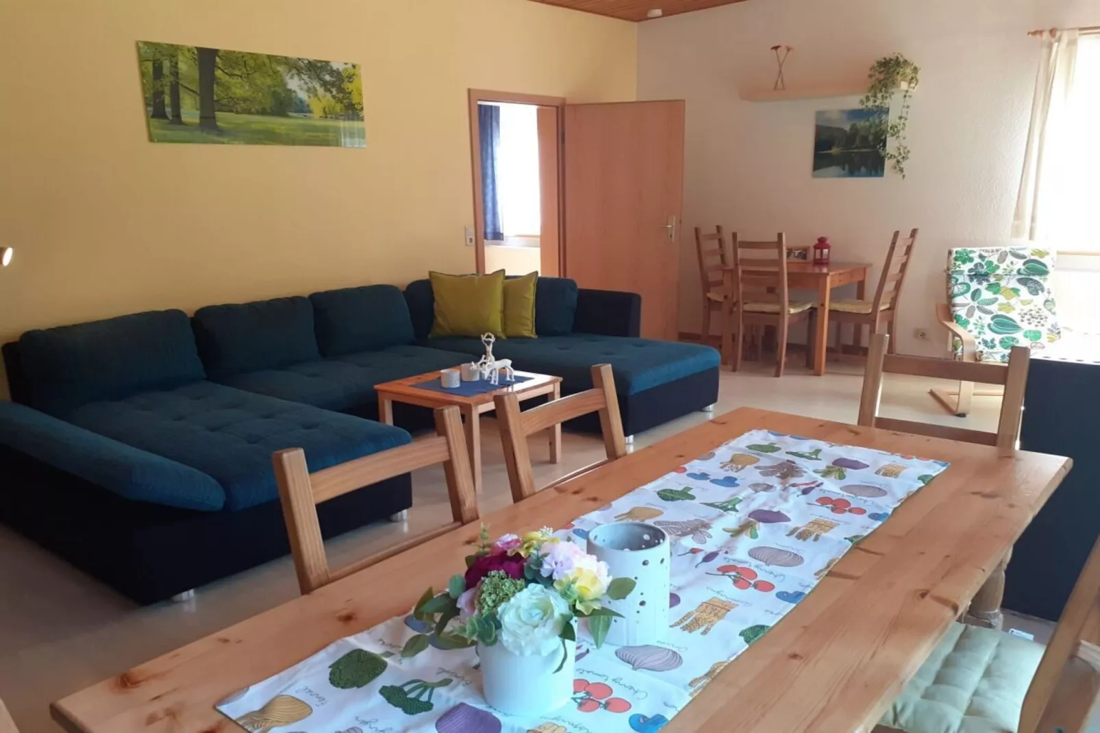 51776-Dining room
