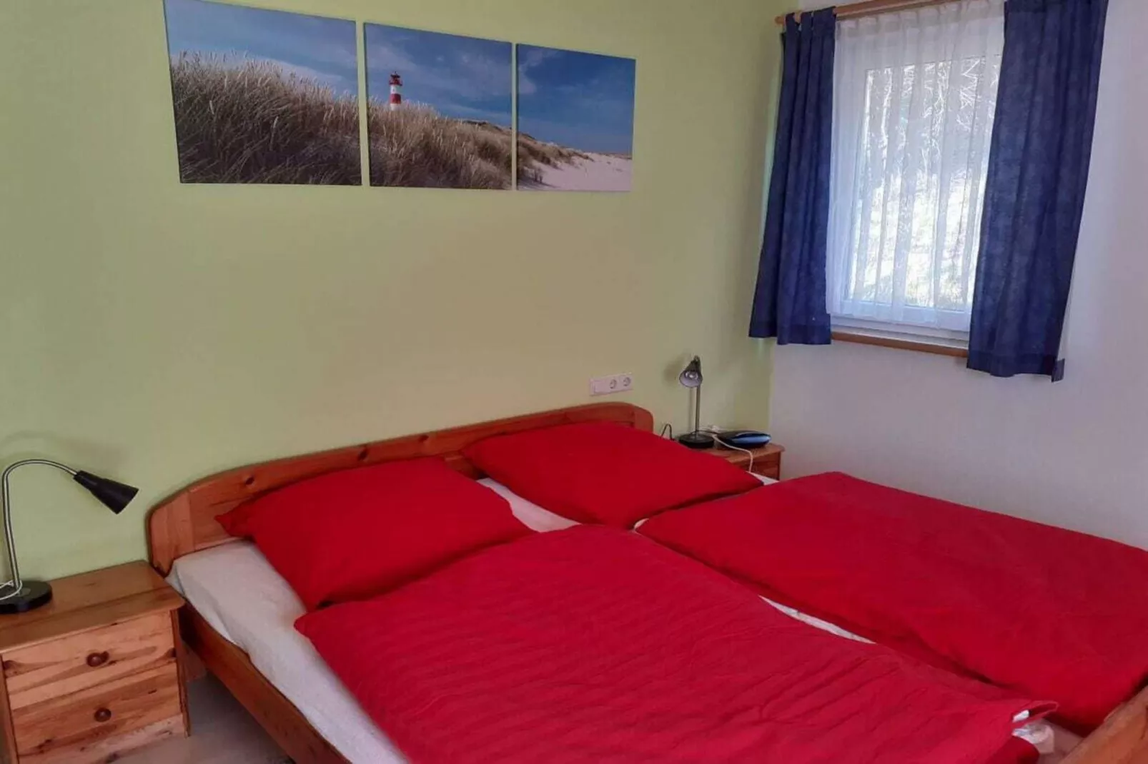 51776-Bedroom