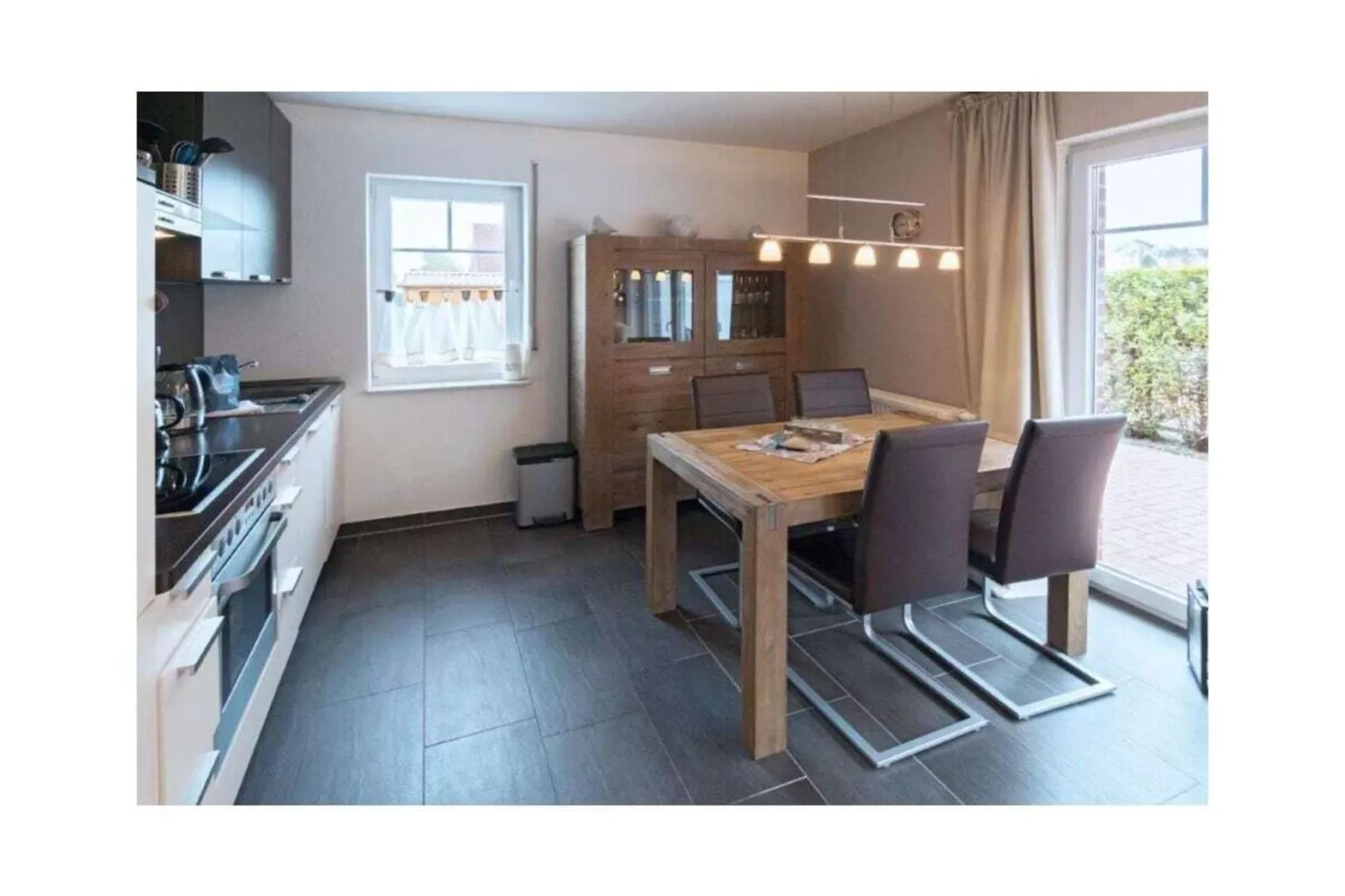 93938-Dining room