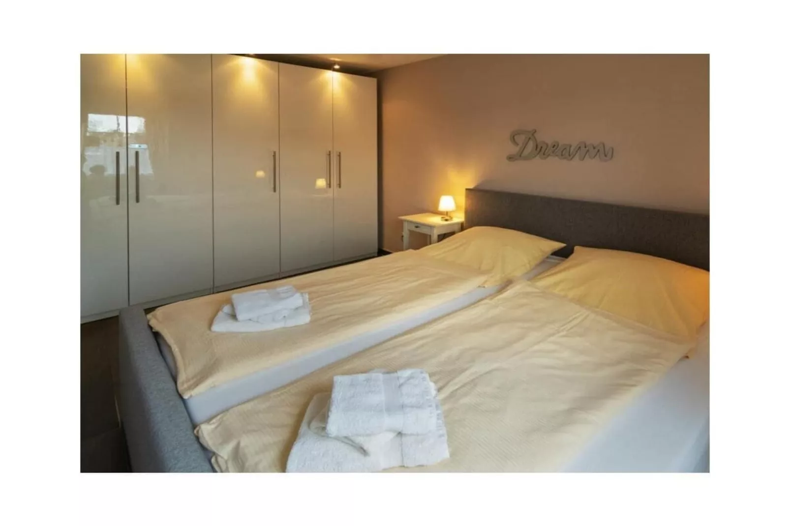 93938-Bedroom