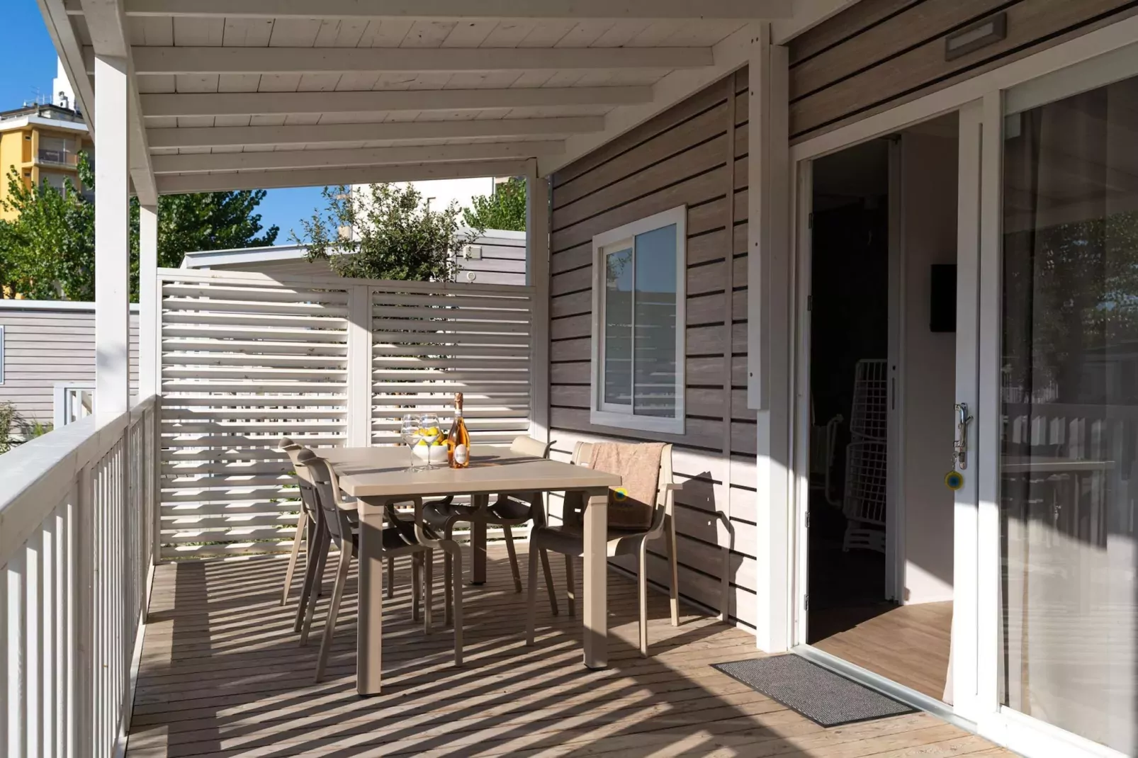 Rimini Family Village Viserba Rimini - Lodge Deluxe 4 plus 1 pax-Terrassenbalkon