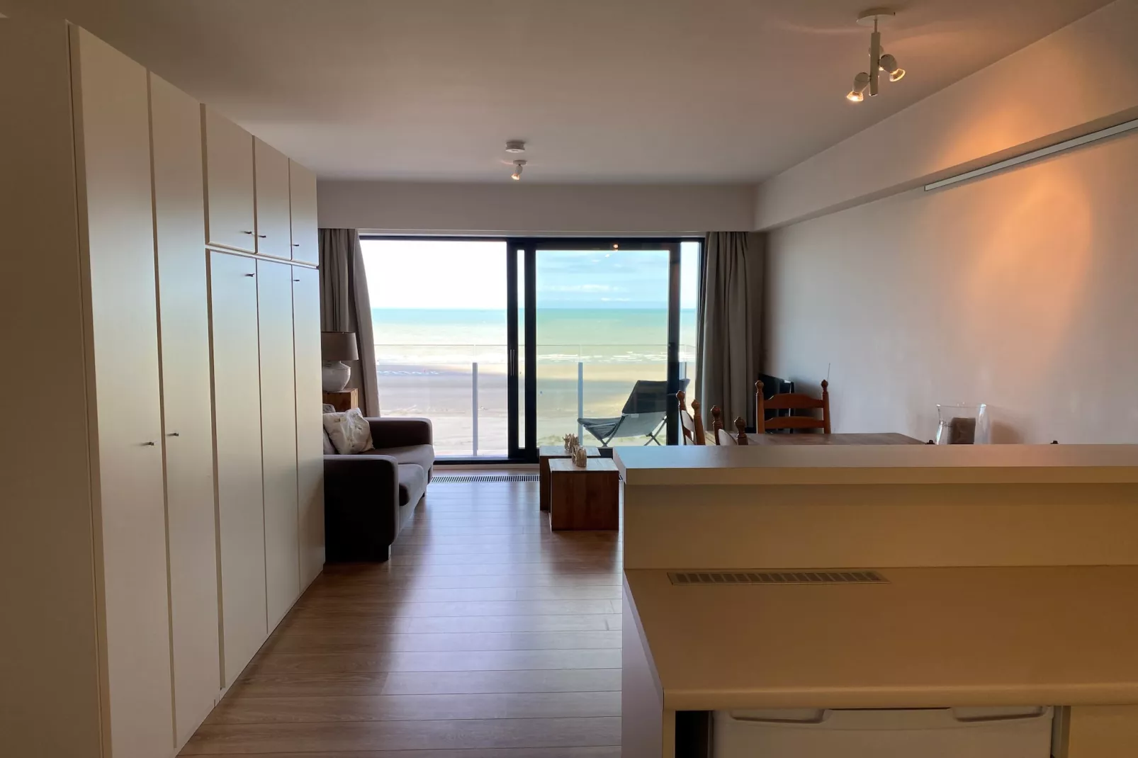 SEAGULL 602-Living room
