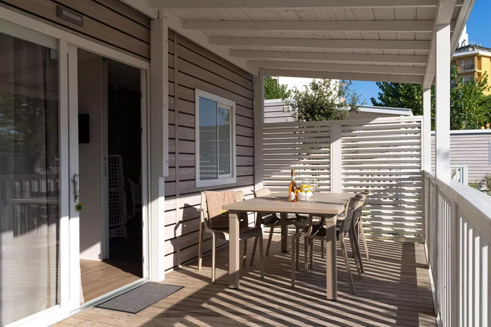 Rimini Family Village Viserba Rimini - Lodge Deluxe 4 plus 1 pax-Terrassenbalkon