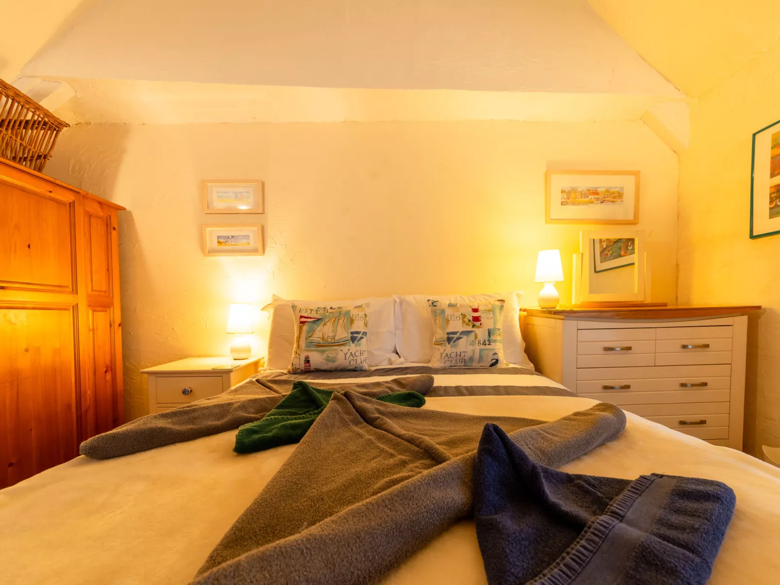 Kips Cottage-Inside