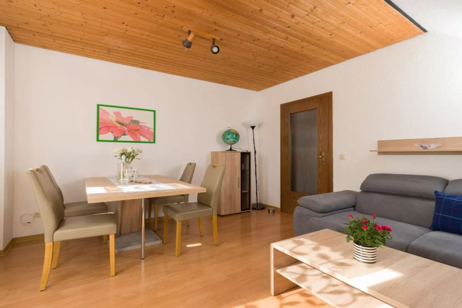 346255-Dining room
