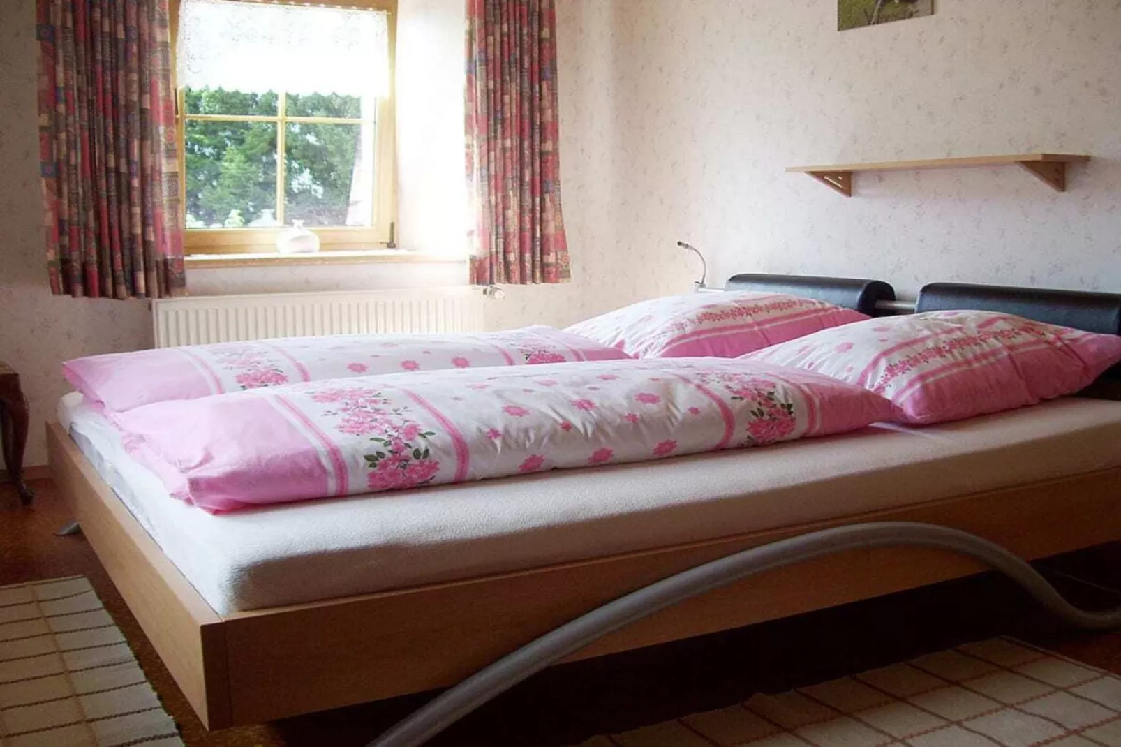13650-Bedroom