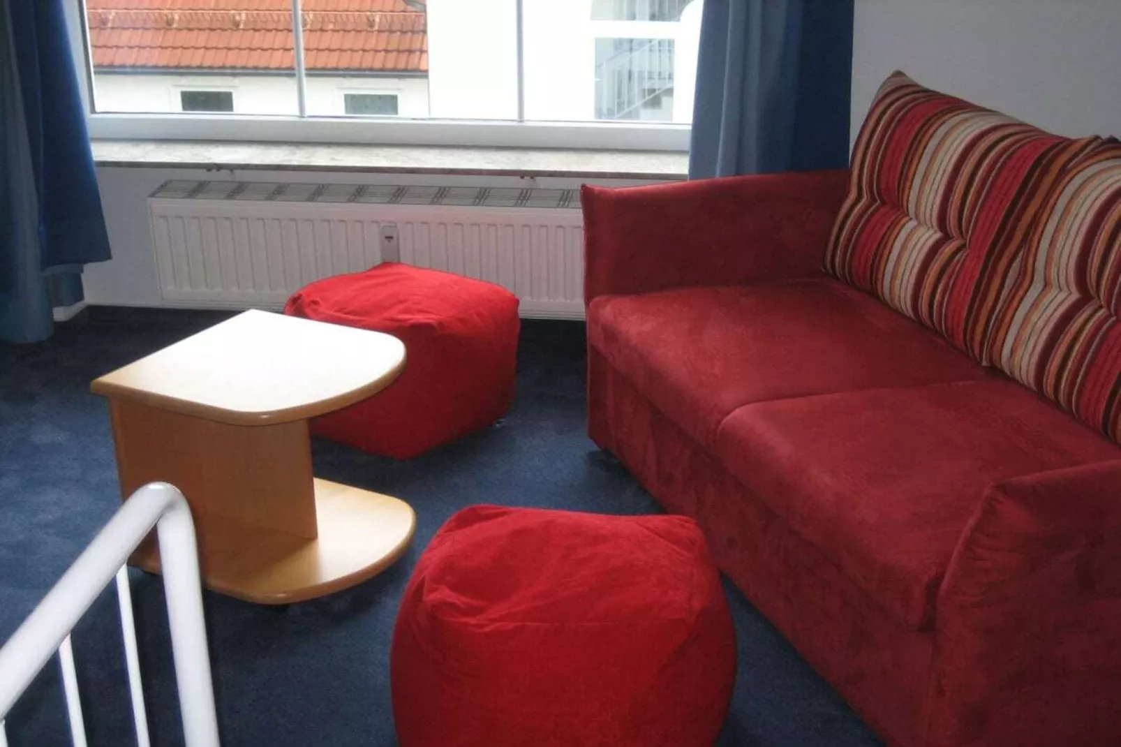 35112-Living room