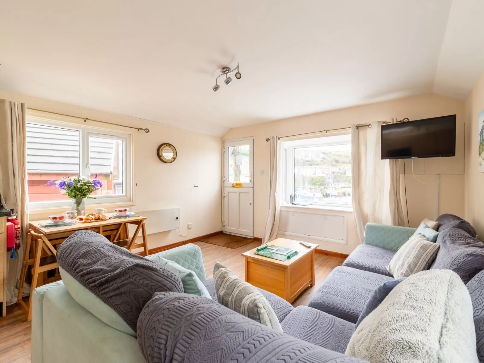 Harbourside Hideaway-Dedans