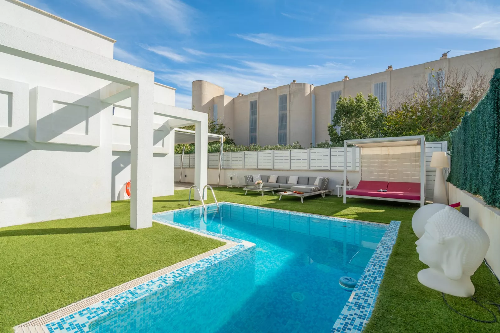 poolofhouse