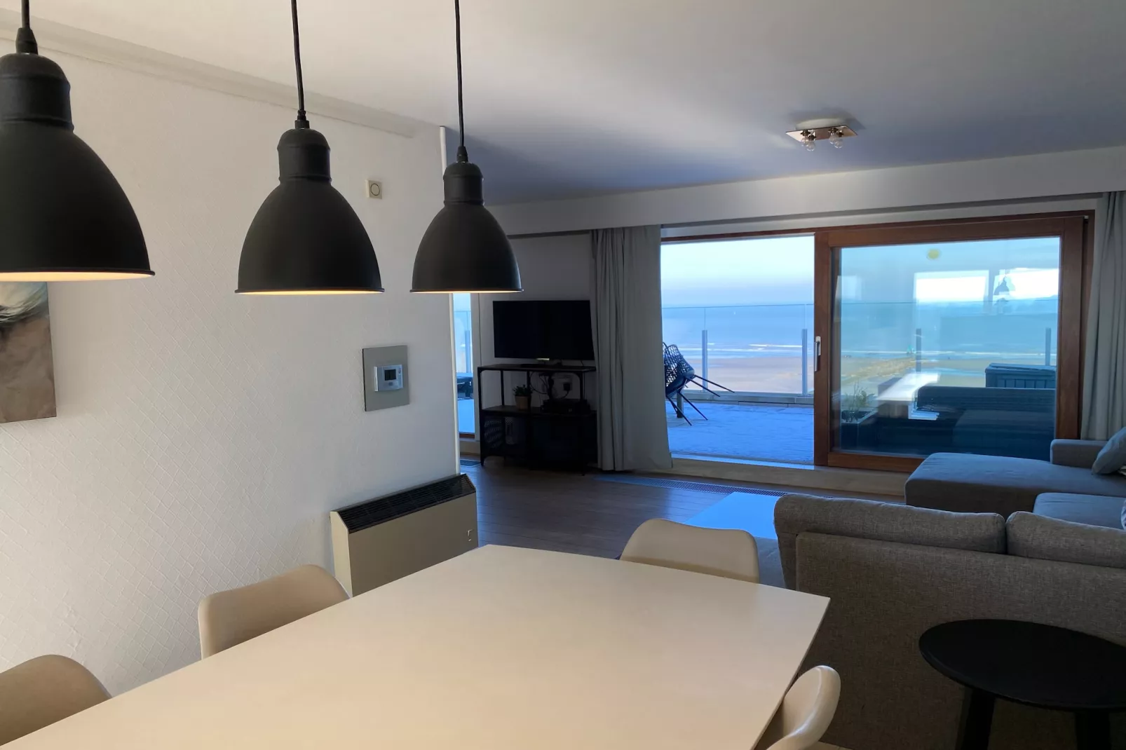 TIJL A 0901GAR-Dining room