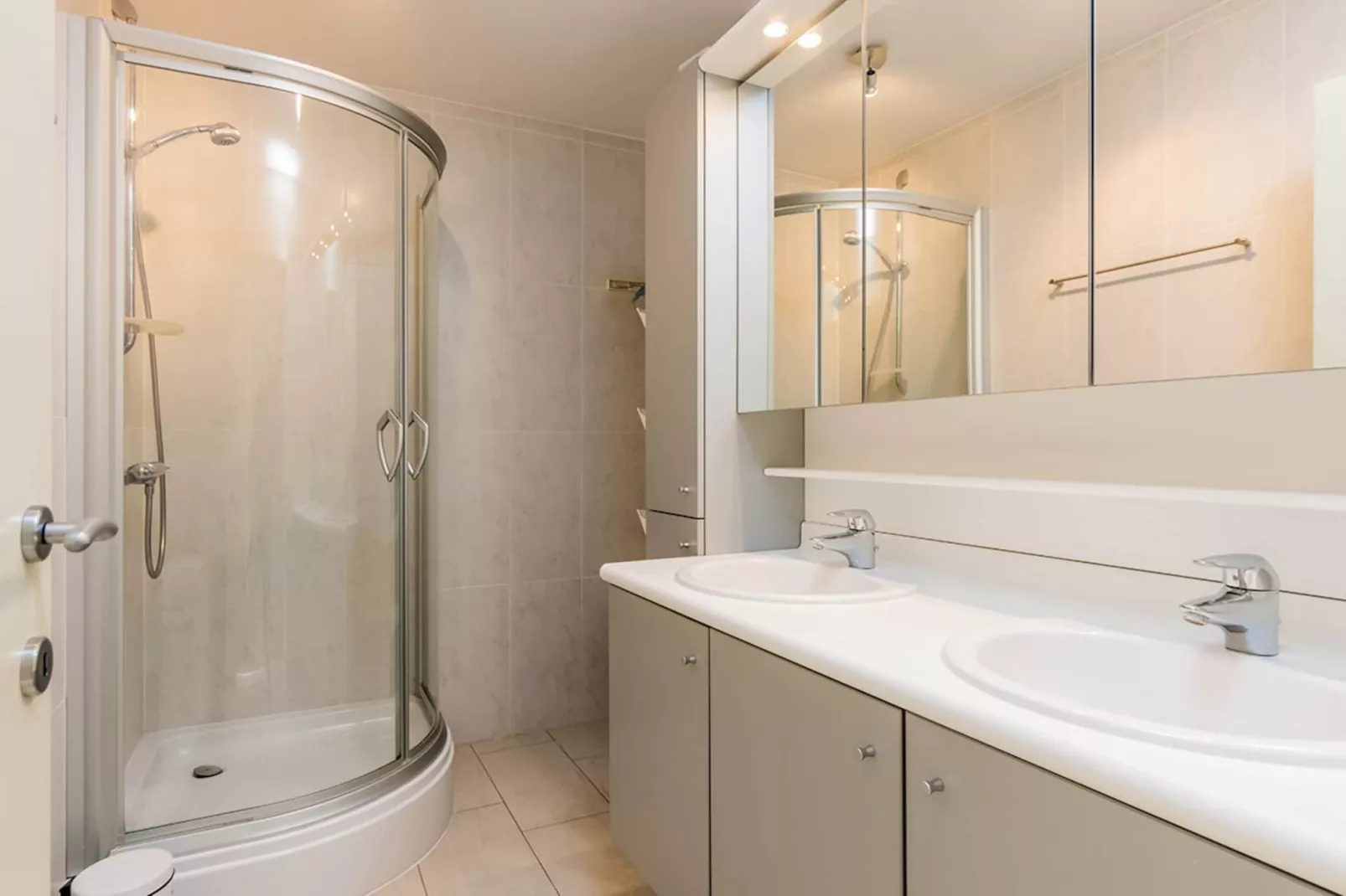 NEPTUNE60 0601GAR-Bathroom