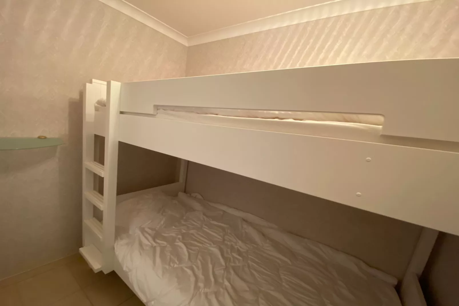 DEN OEVER IV 203-Bedroom
