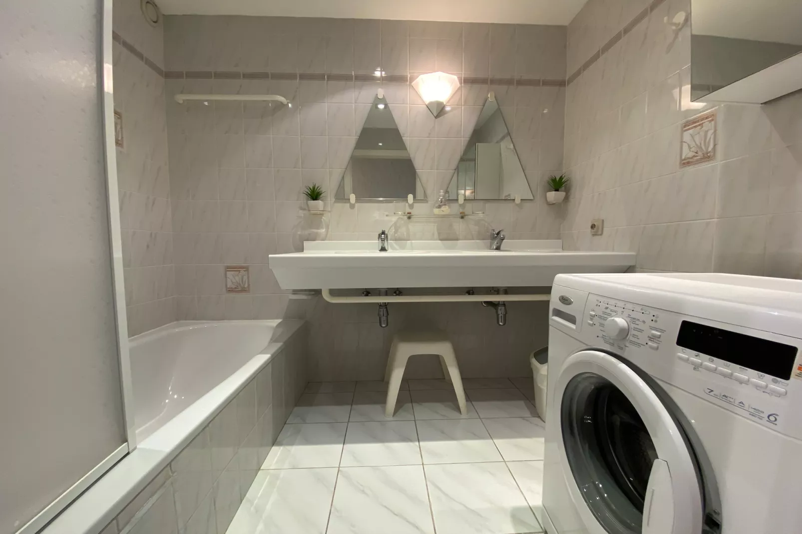 DEN OEVER IV 203-Bathroom