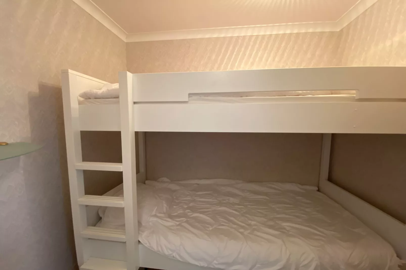 DEN OEVER IV 203-Bedroom