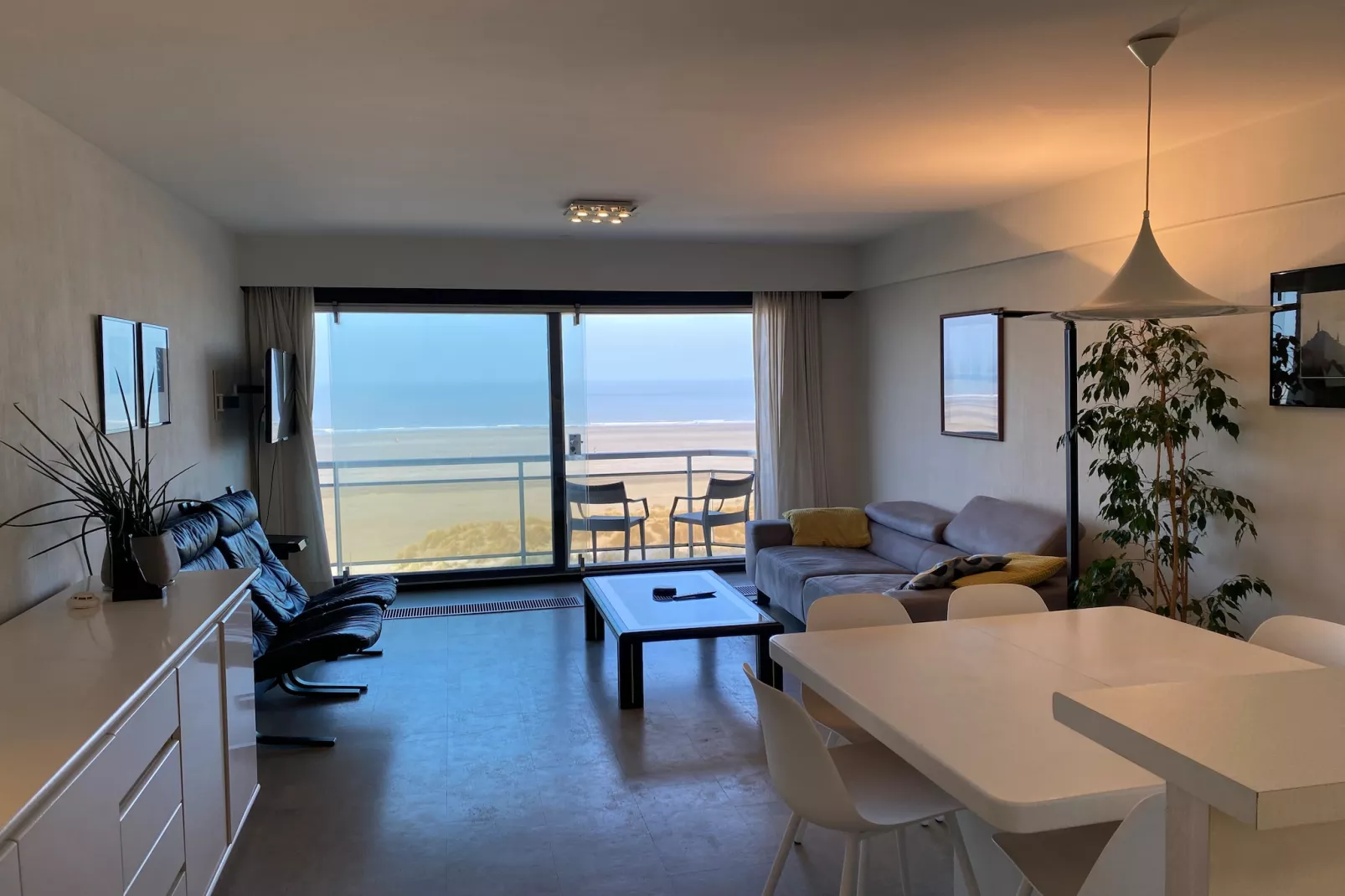 ZEEMEERMIN 502-Dining room