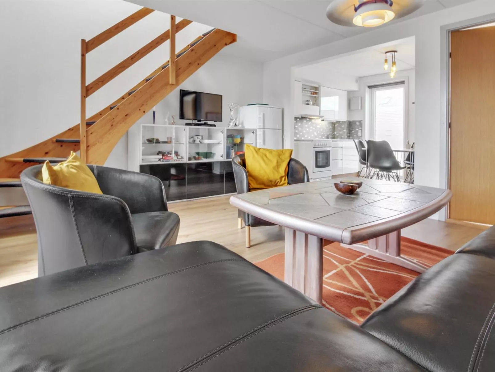 "Odger" - 2.3km from the sea-Inside