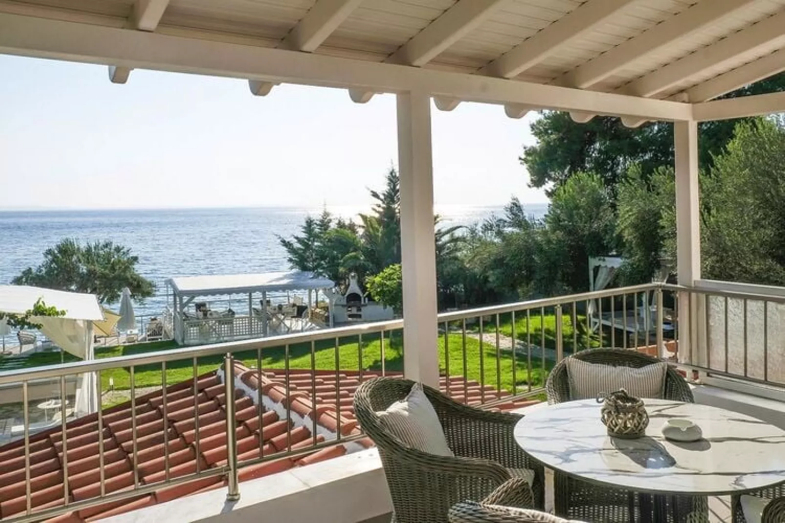 Holiday residence Acrotel Athena Villas, Elia Beach-Maisonette-Terrasse