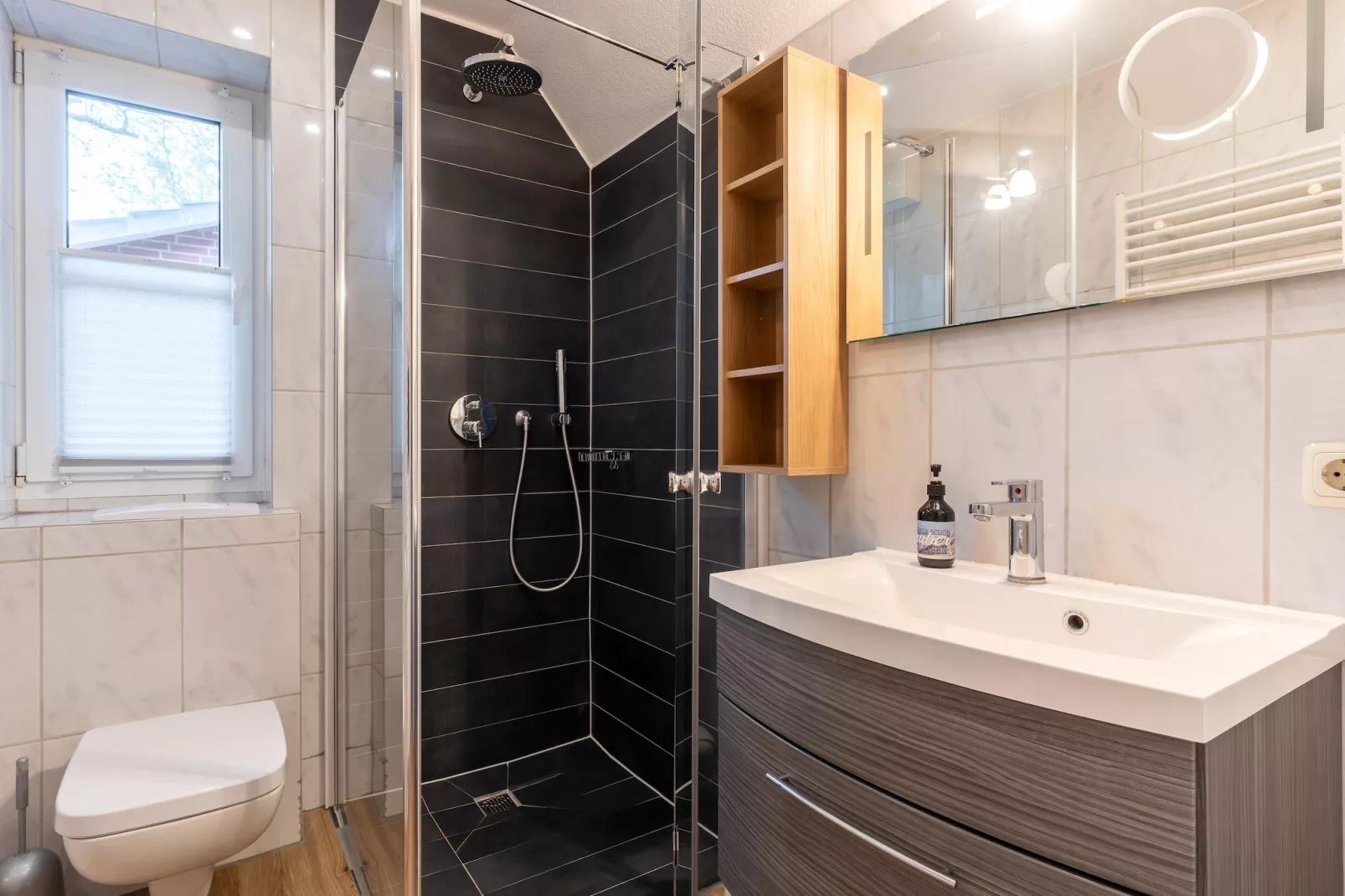 Huus Avelia - Apartment EG-Bathroom