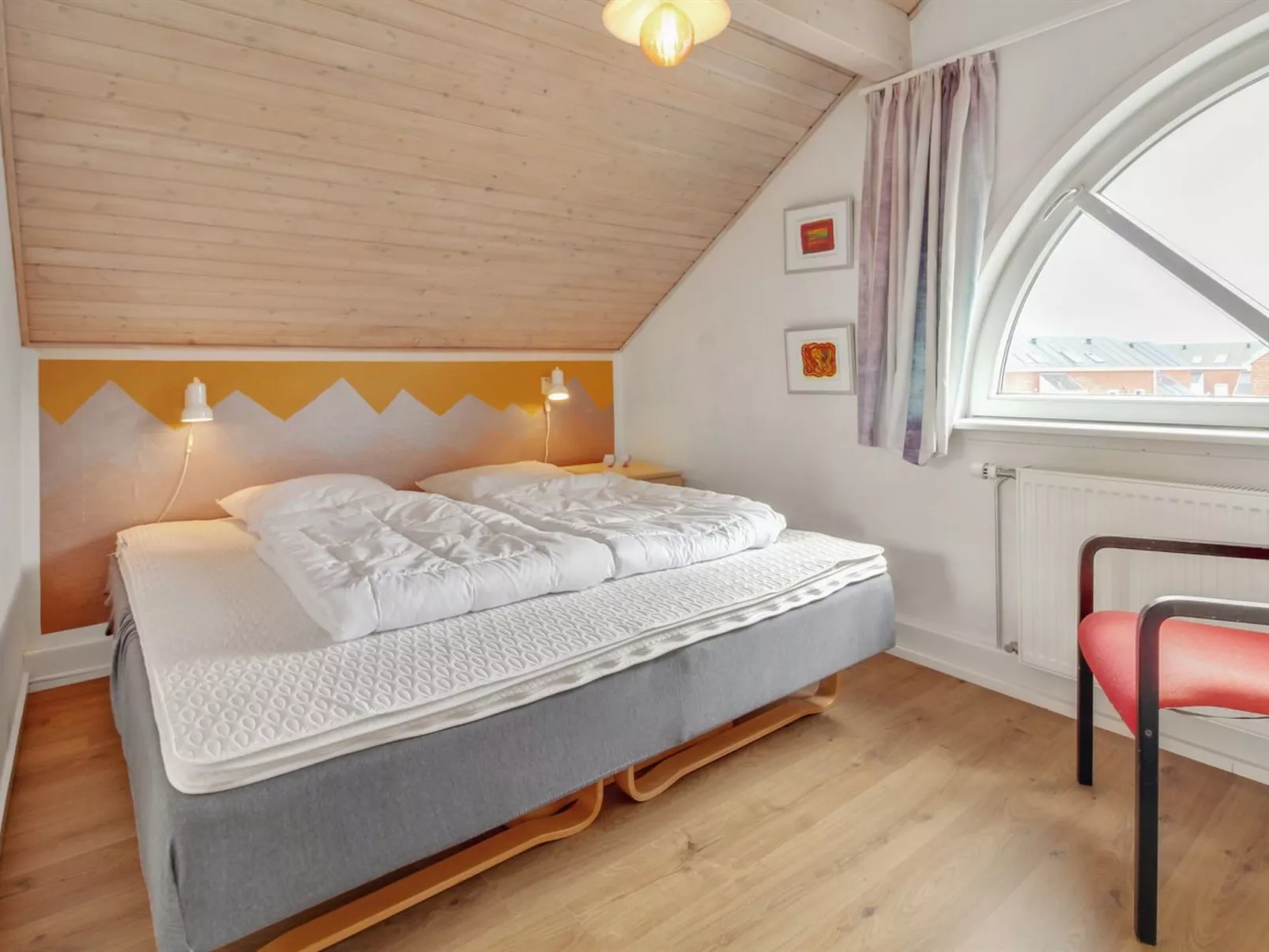 "Odger" - 2.3km from the sea-Inside