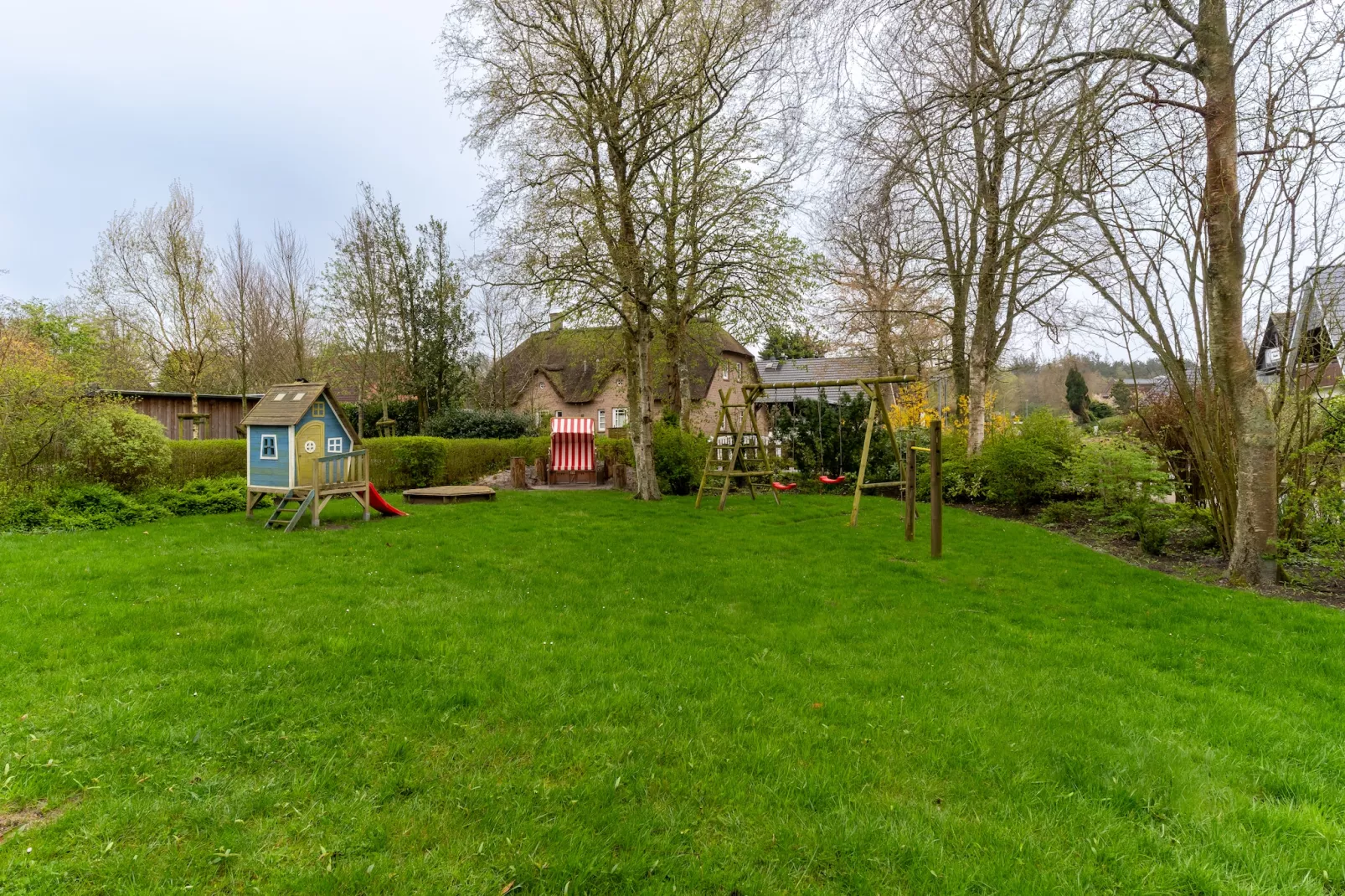 Huus Avelia - Wohnung EG-Gardens summer