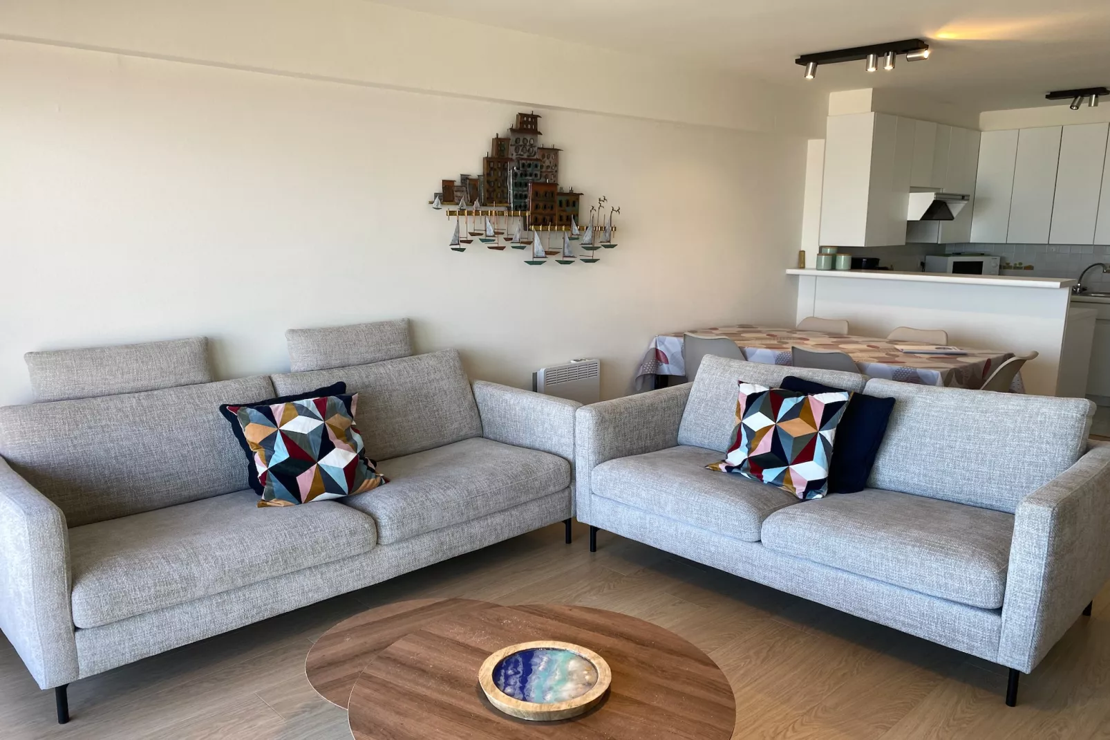 TIJL A 702-Living room