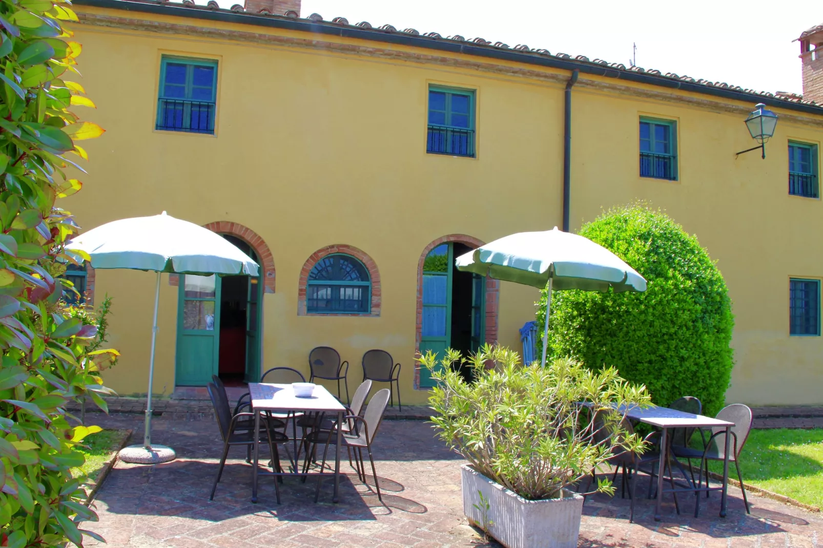 I Frutti-Exterior summer