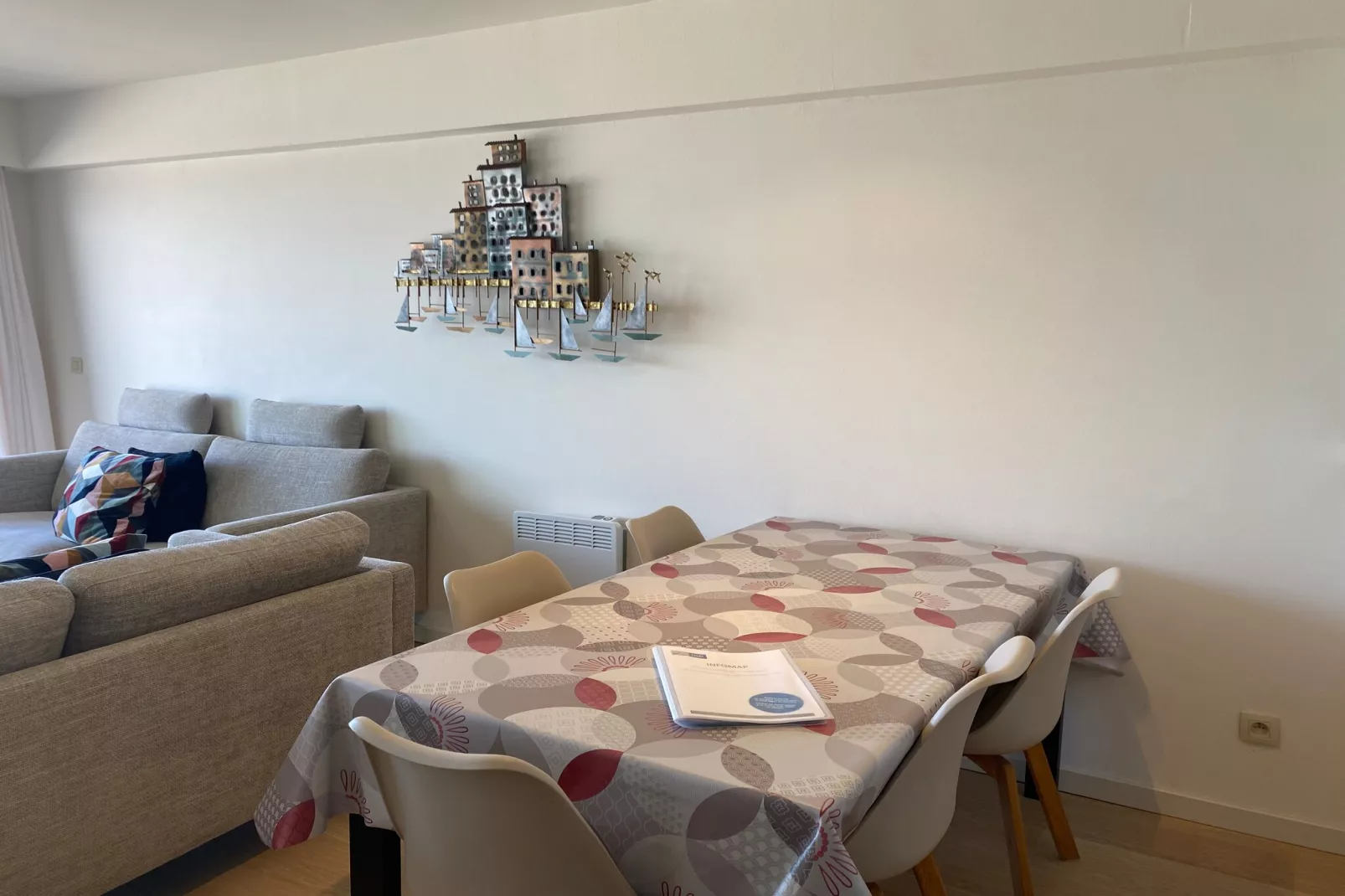 TIJL A 702-Dining room