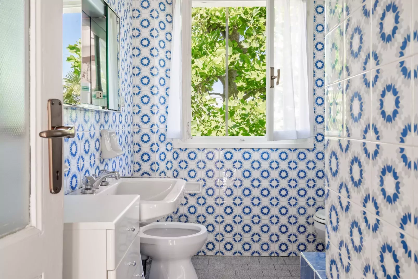 Nouvelle Belle Epoque-Bathroom