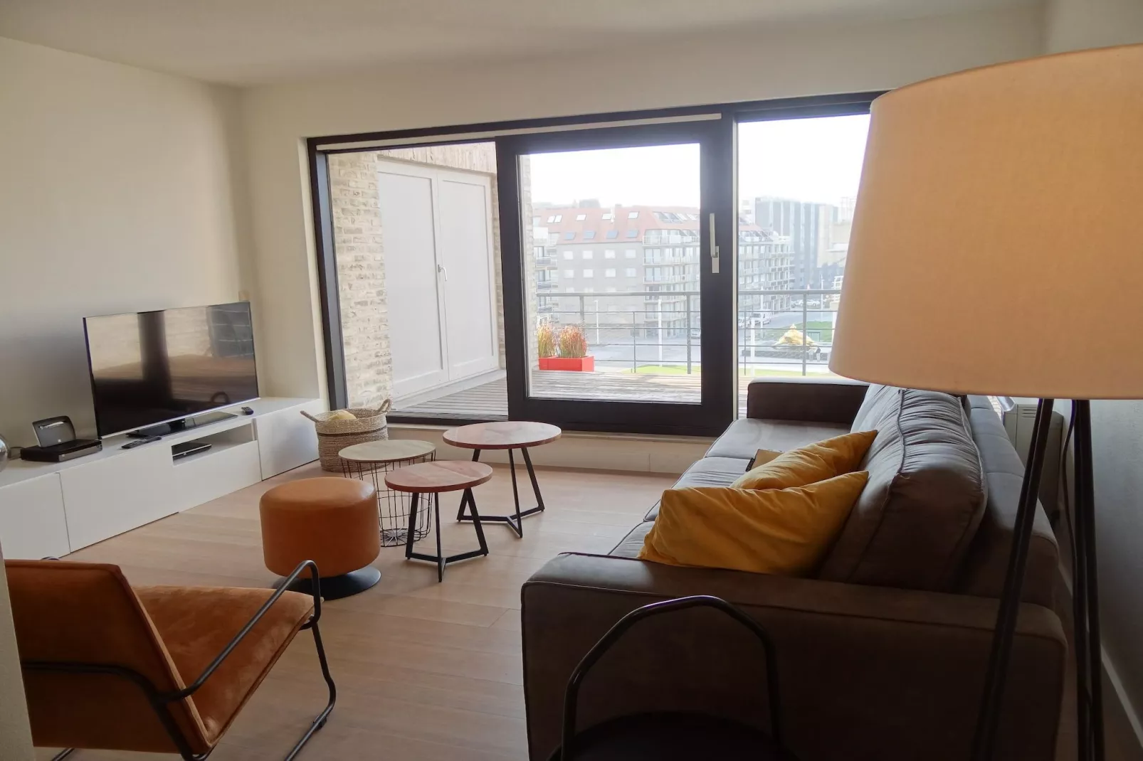 SANDY CAPE 401-Living room