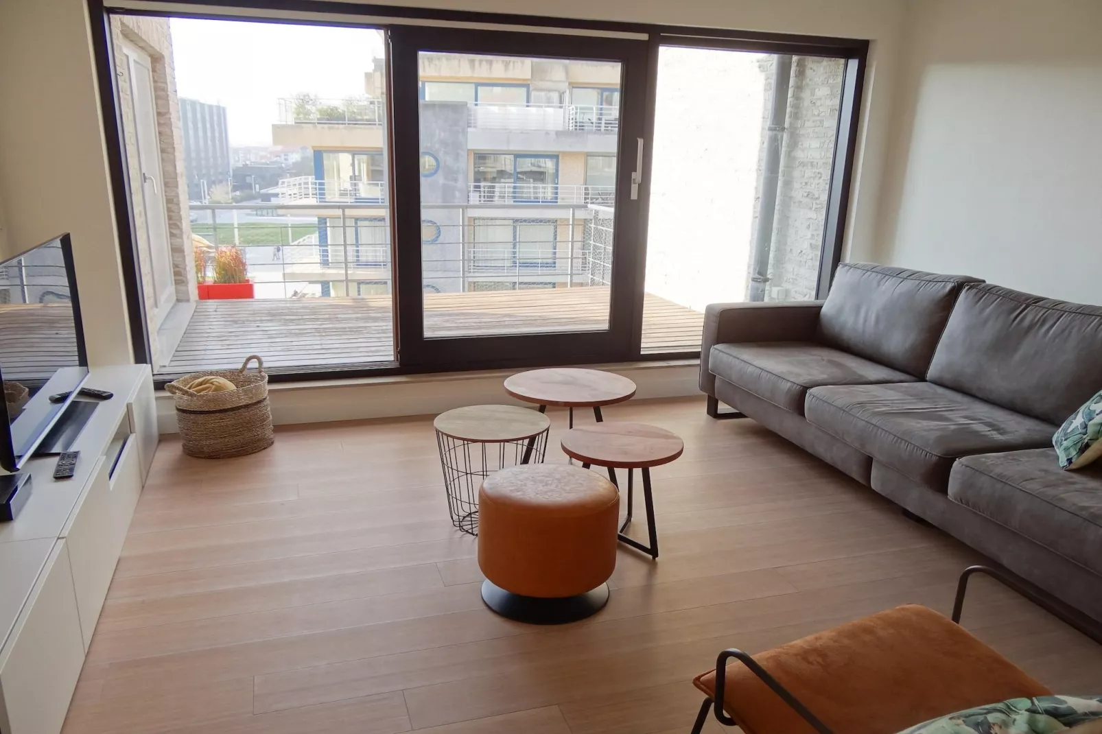 SANDY CAPE 401-Living room