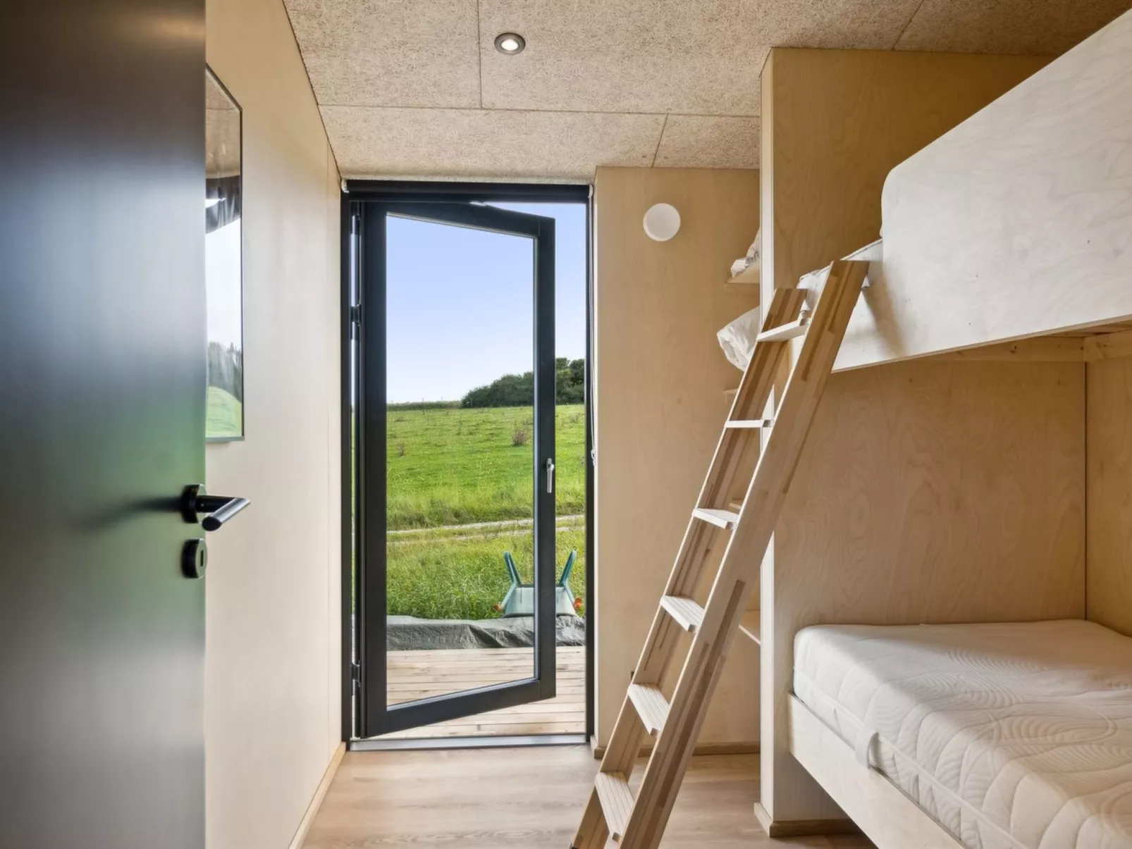 "Aatos" - 250m from the sea-Inside