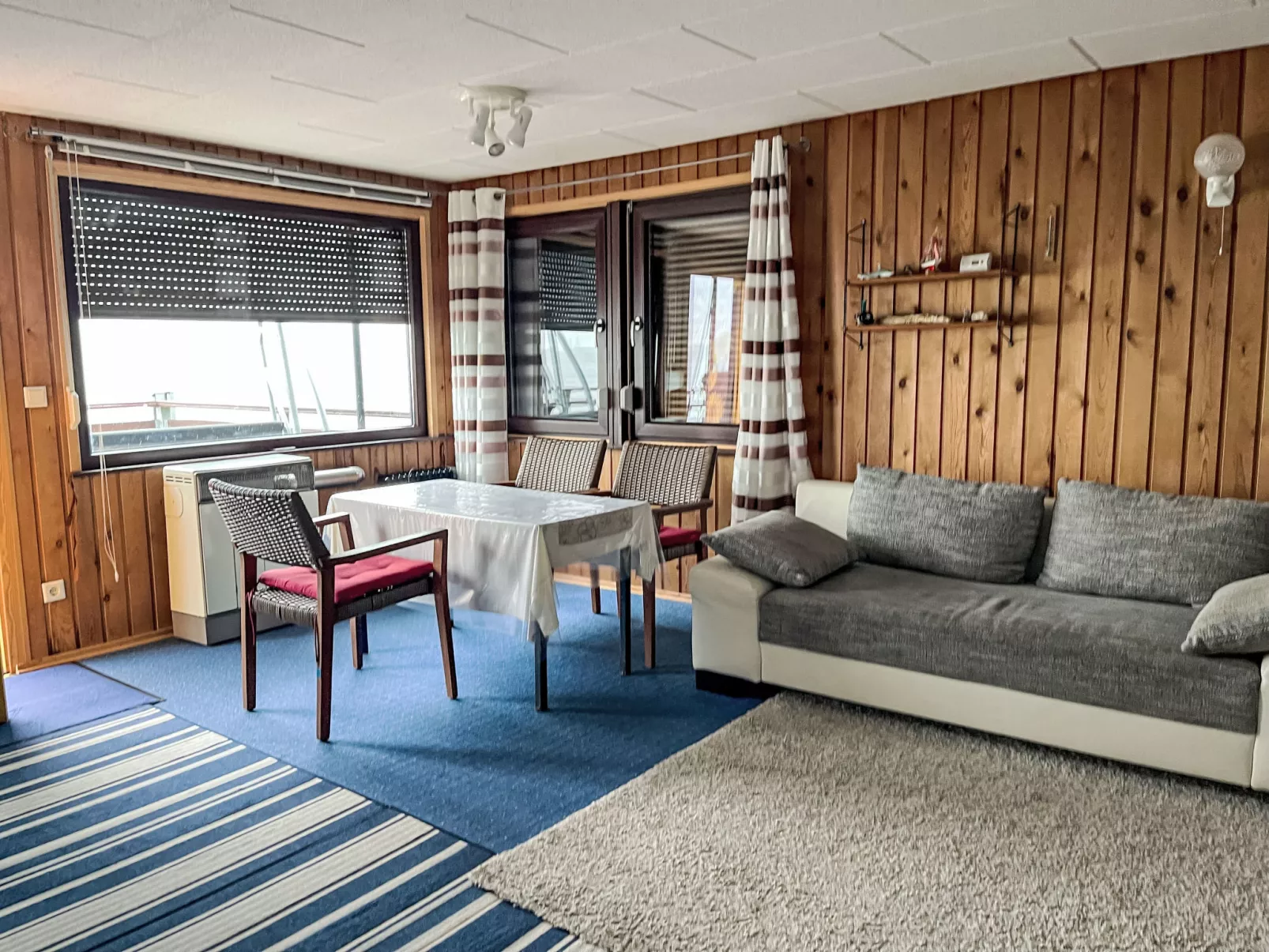 Bootshaus auf dem See-Inside