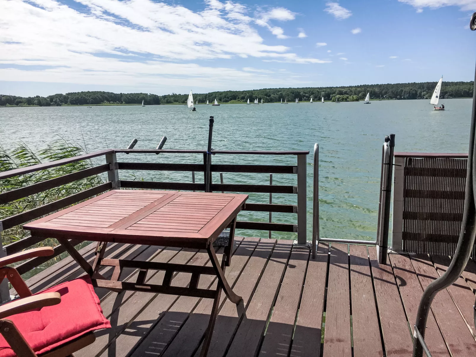 Bootshaus auf dem See-Inside