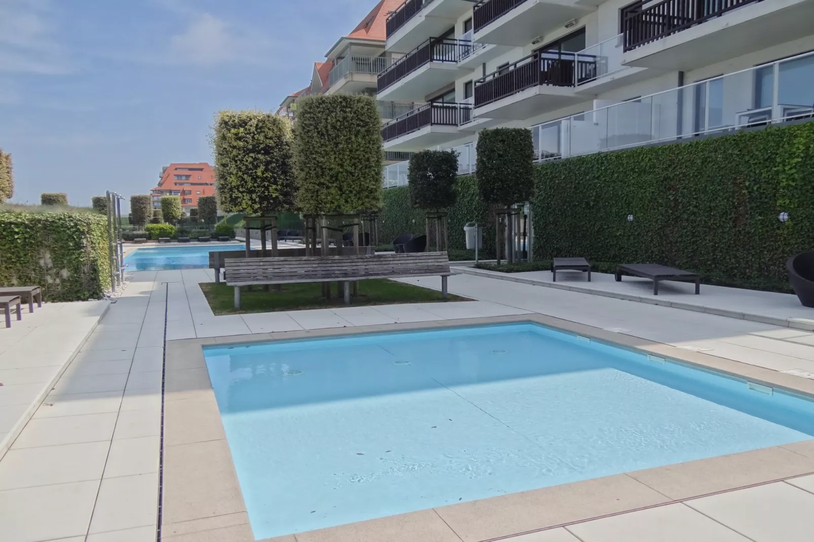 LELANTINA 303-Pool