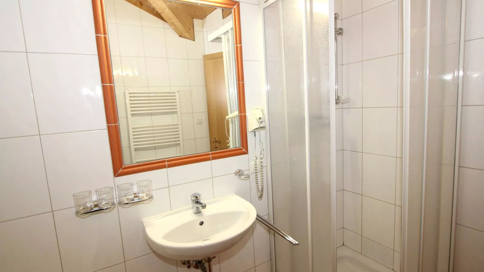 Schweizerhof Apfelrose-Bathroom