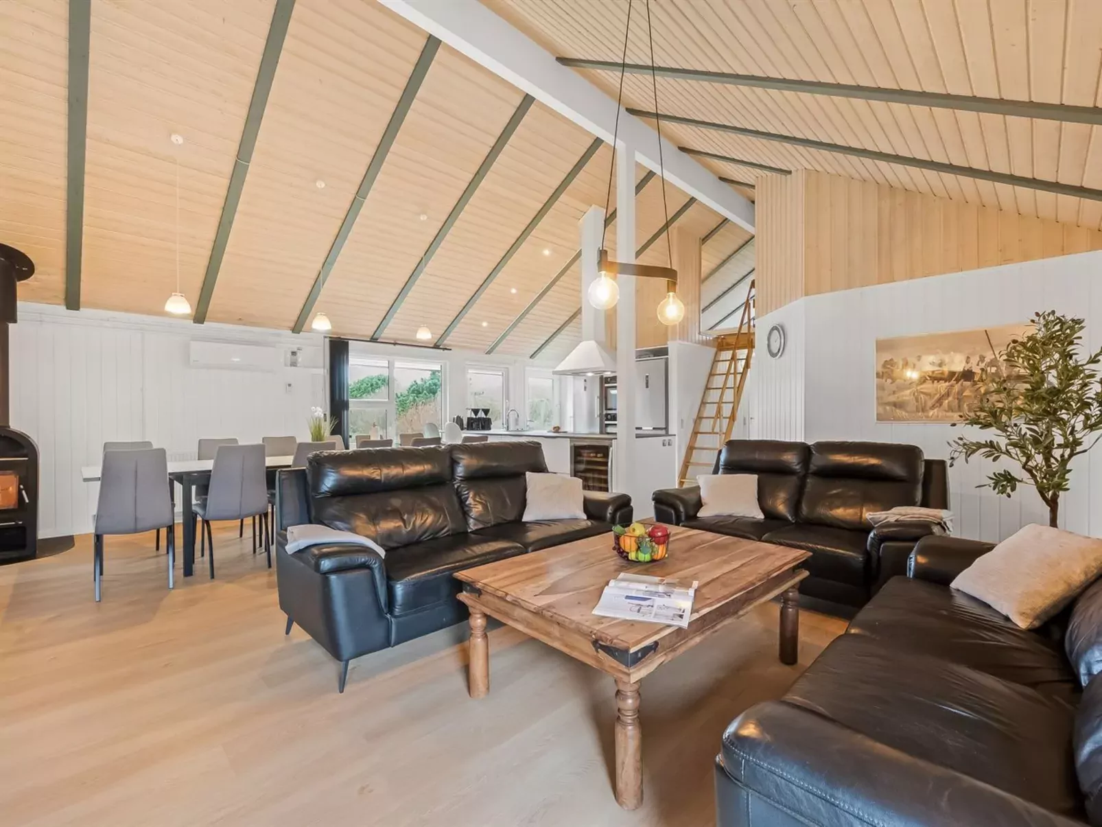 "Eftim" - 500m from the sea-Drinnen