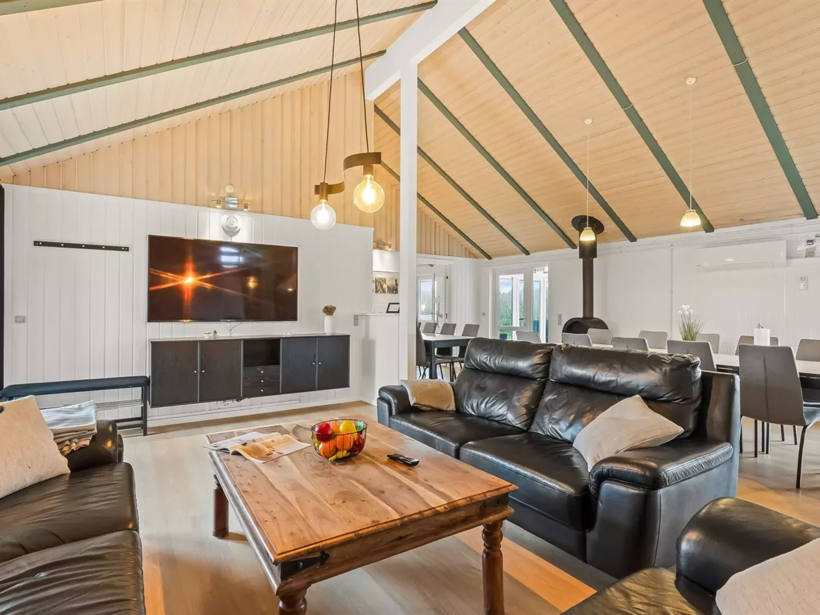 "Eftim" - 500m from the sea-Drinnen