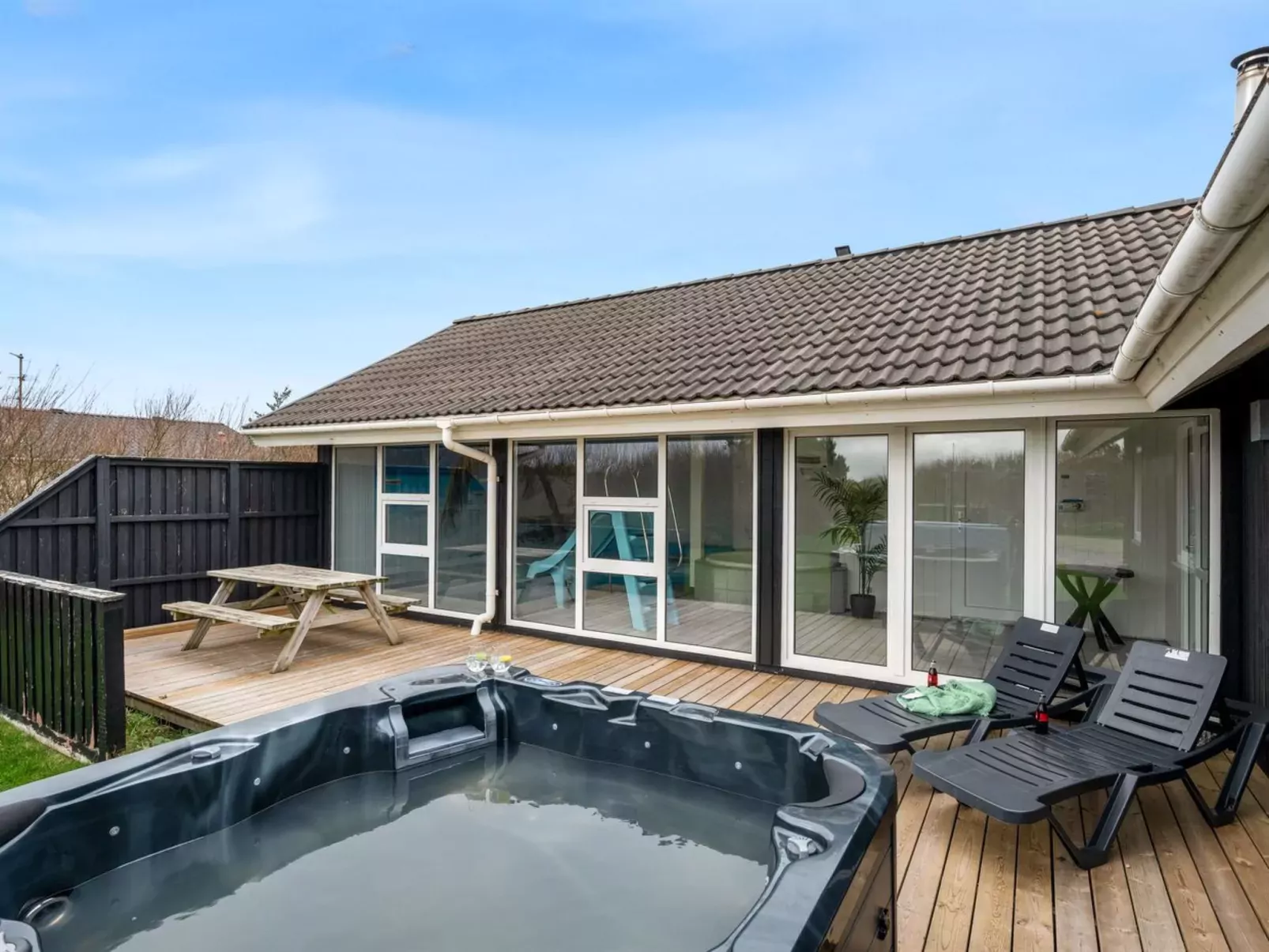"Eftim" - 500m from the sea-Drinnen