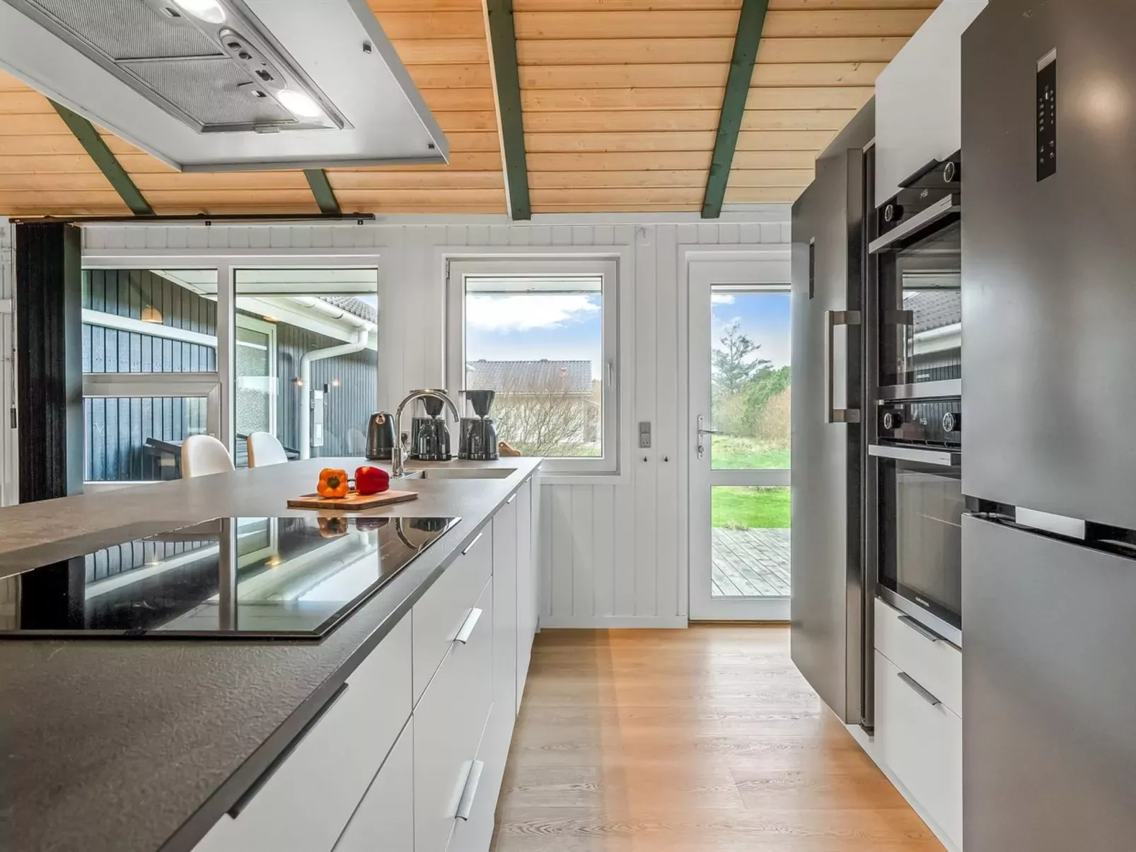 "Eftim" - 500m from the sea-Drinnen