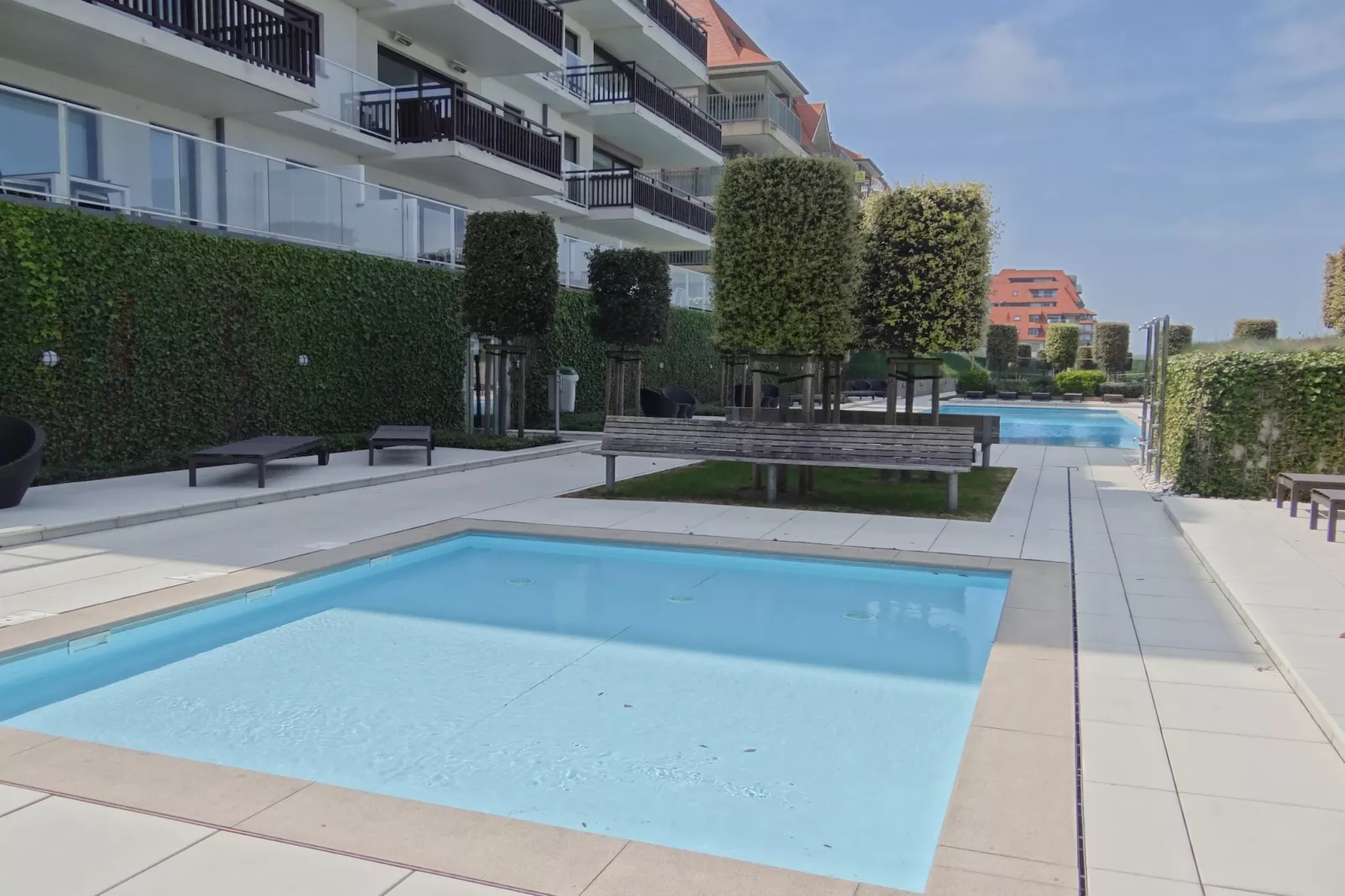 LELANTINA 303-Pool