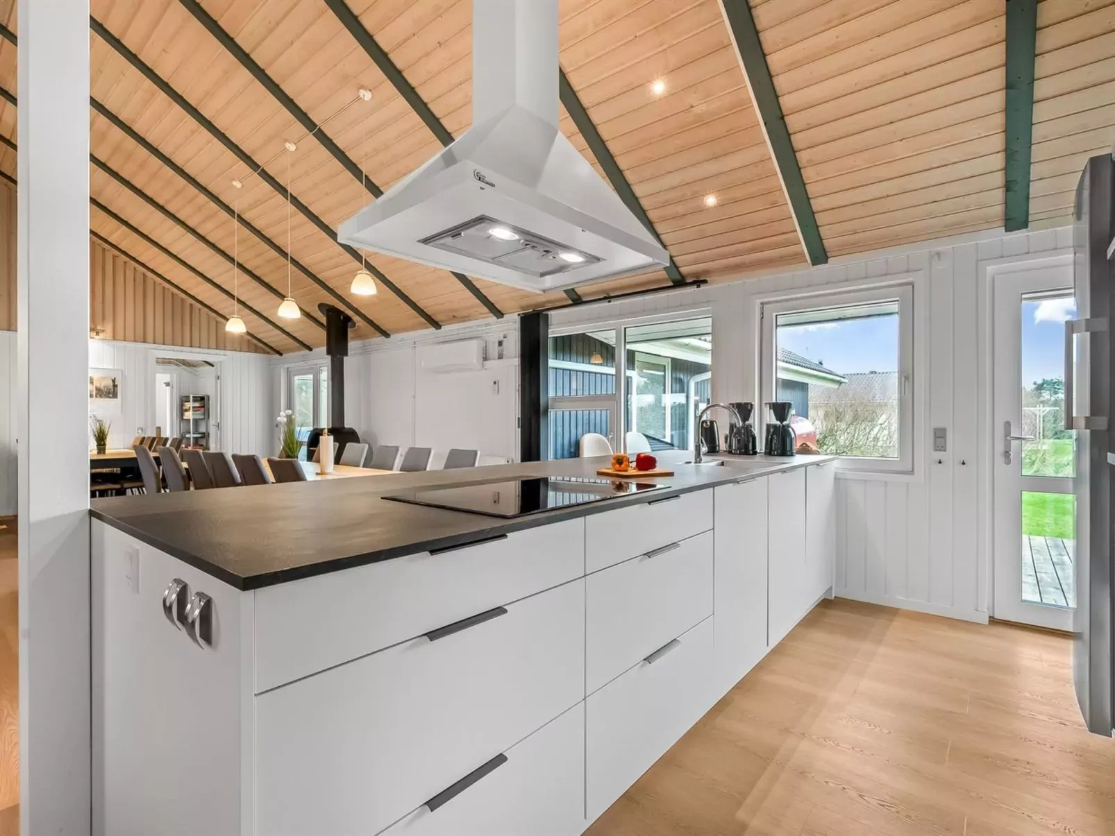 "Eftim" - 500m from the sea-Drinnen