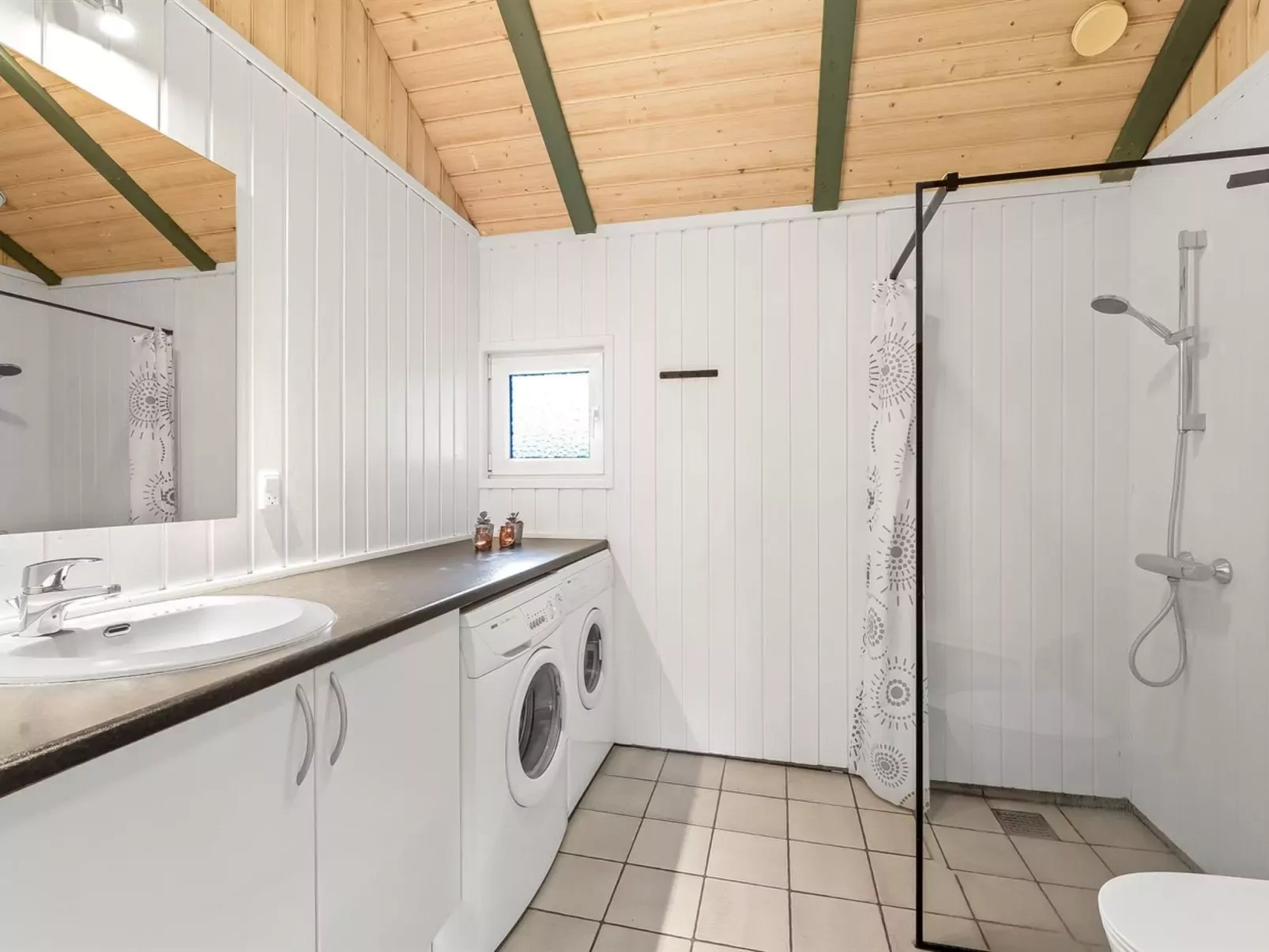 "Eftim" - 500m from the sea-Drinnen