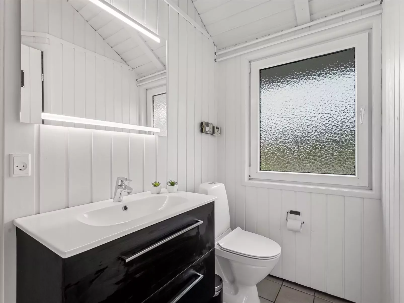 "Eftim" - 500m from the sea-Drinnen