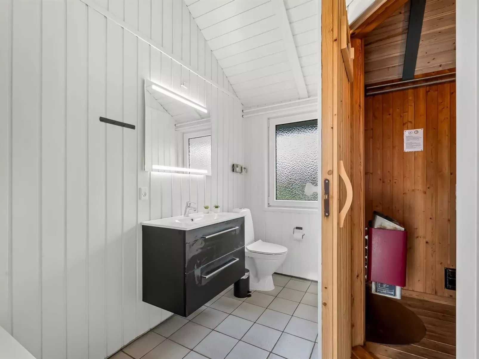 "Eftim" - 500m from the sea-Drinnen