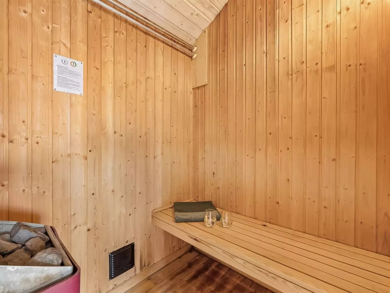 "Eftim" - 500m from the sea-Drinnen