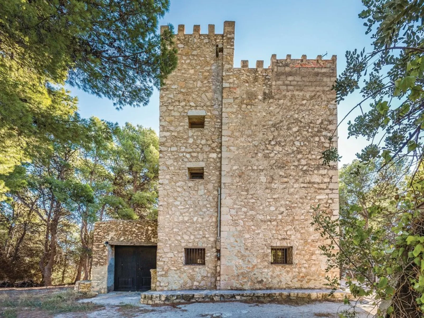 Torre Morralla-Outside