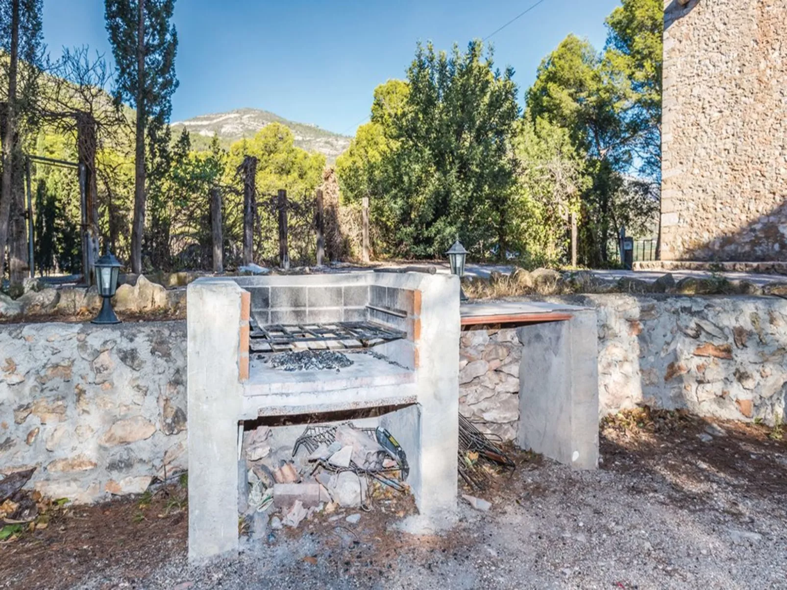 Torre Morralla-Outside