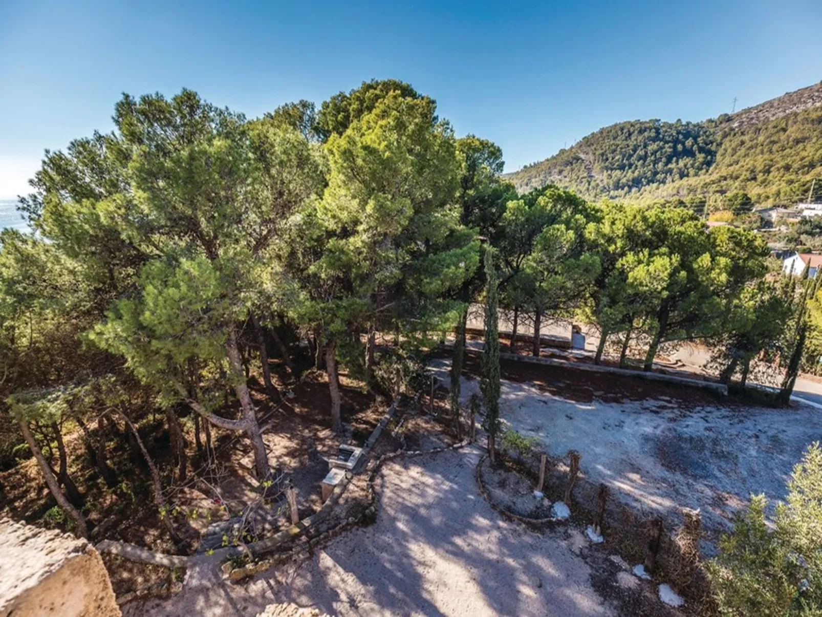 Torre Morralla-Outside